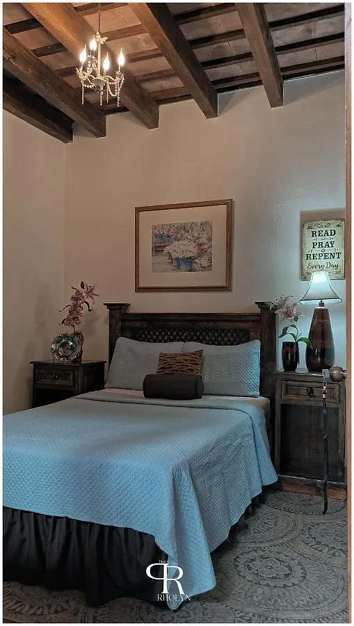 Hotel Pasillo Rholyn Antigua